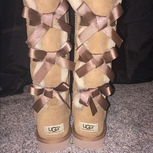 UGG Bailey Bow tall size 6